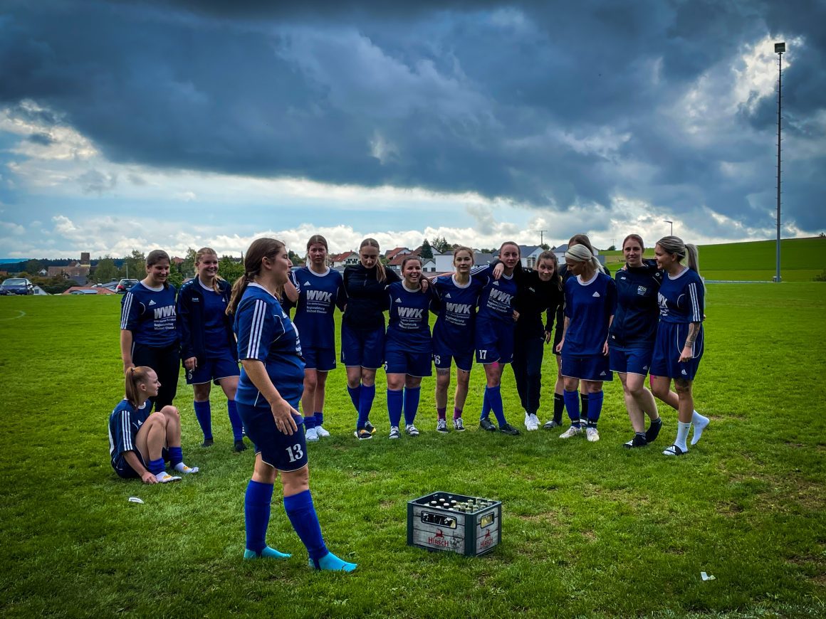 Mit einer überzeugenden Leistung haben die FC-Frauen im zweiten Spiel der Meisterschaft einen souveränen 6:0 Erfolg eingefahren Mit einer überzeugenden Leistung haben die FC-Frauen im zweiten Spiel der Meisterschaft einen souveränen 6:0 Erfolg eingefahren