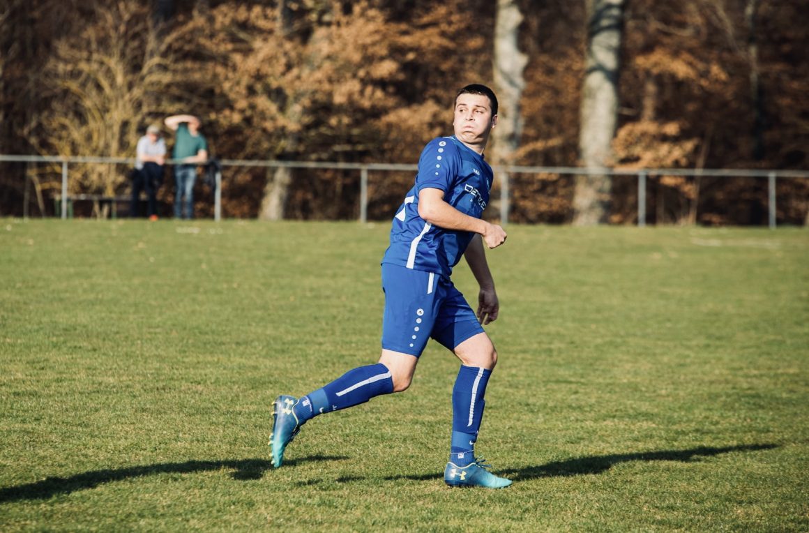 FC SWN entführt im letzten Spiel vor der Winterpause 3 wichtige Punkte beim FC Singen 2. FC SWN entführt im letzten Spiel vor der Winterpause 3 wichtige Punkte beim FC Singen 2.