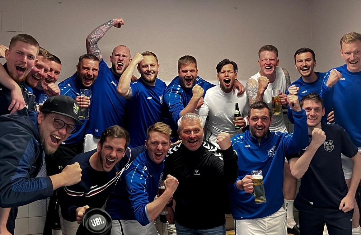 Der FC SWN gewinnt Dank eines Doppelpackes von Manuel Reutebuch das Spitzenspiel der Kreisliga A mit 3 zu 1. Der FC SWN gewinnt Dank eines Doppelpackes von Manuel Reutebuch das Spitzenspiel der Kreisliga A mit 3 zu 1.